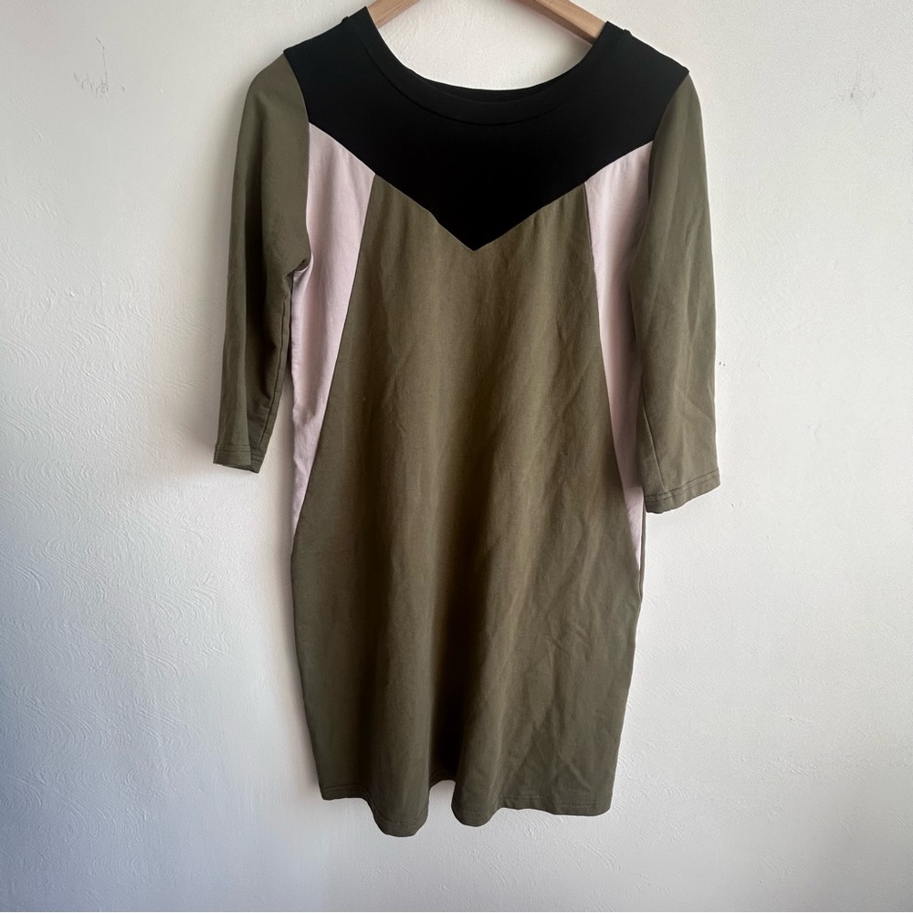 Synergy Organic Colorblock 3/4 Sleeve Shift Dress | Olive Cream Black | Small